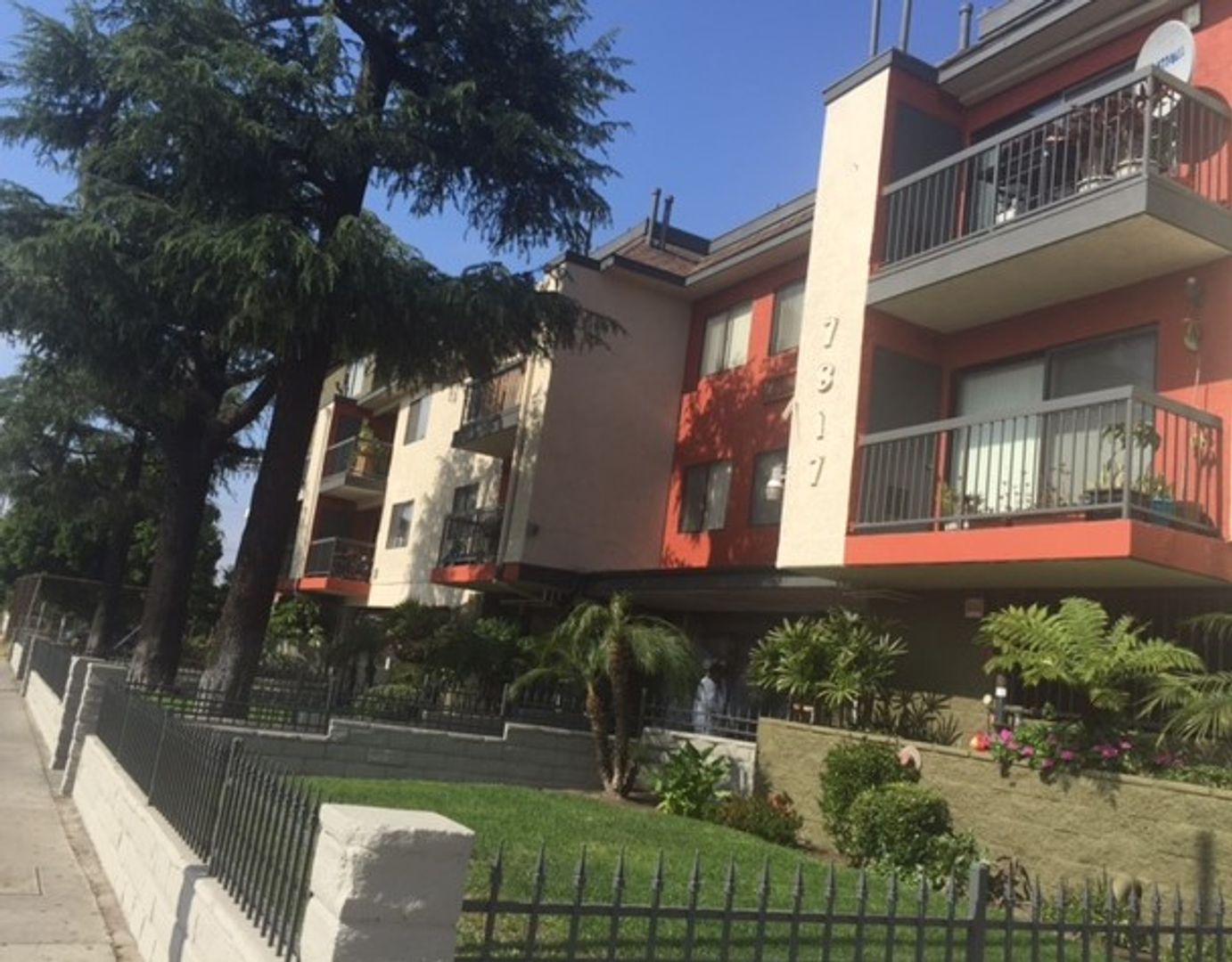 Sun Valley Apartment: 7817 Vineland Avenue