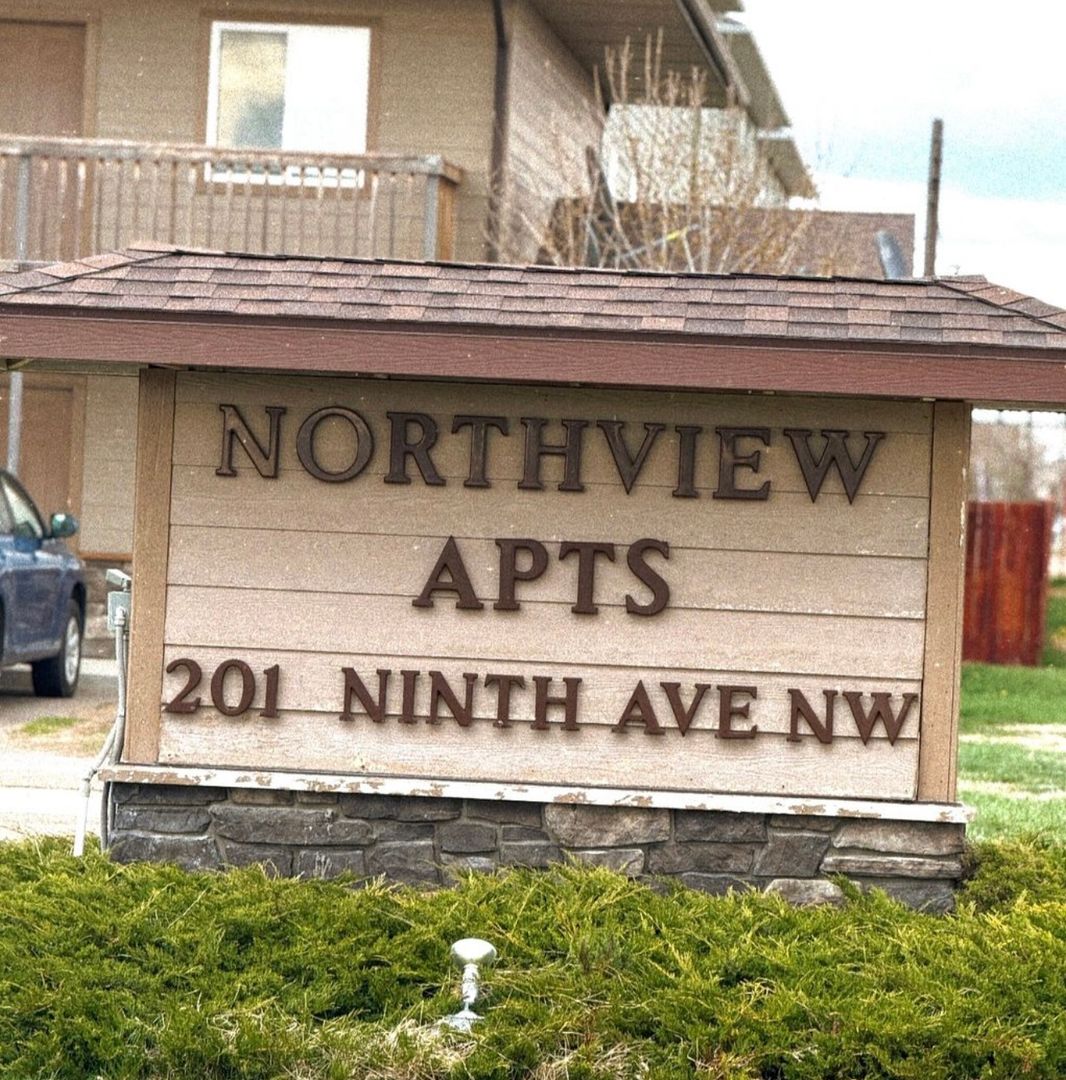 Sidney Apartment: 201 9th Avenue NW