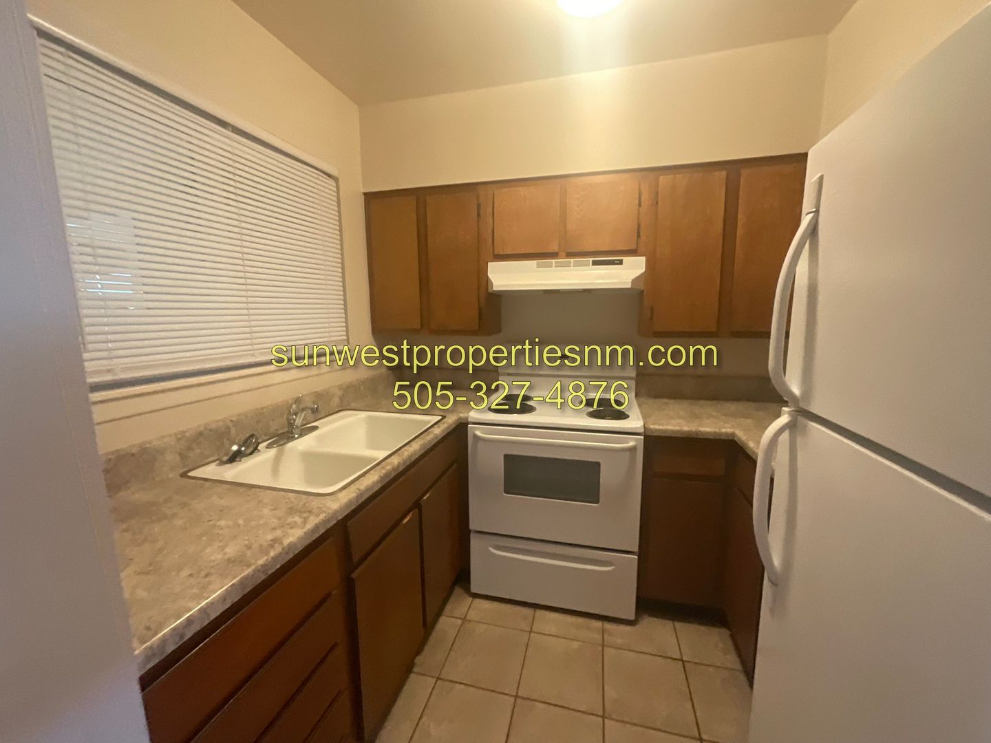 Dustin Ave. N. 2400 - Sunset House 4 of 10