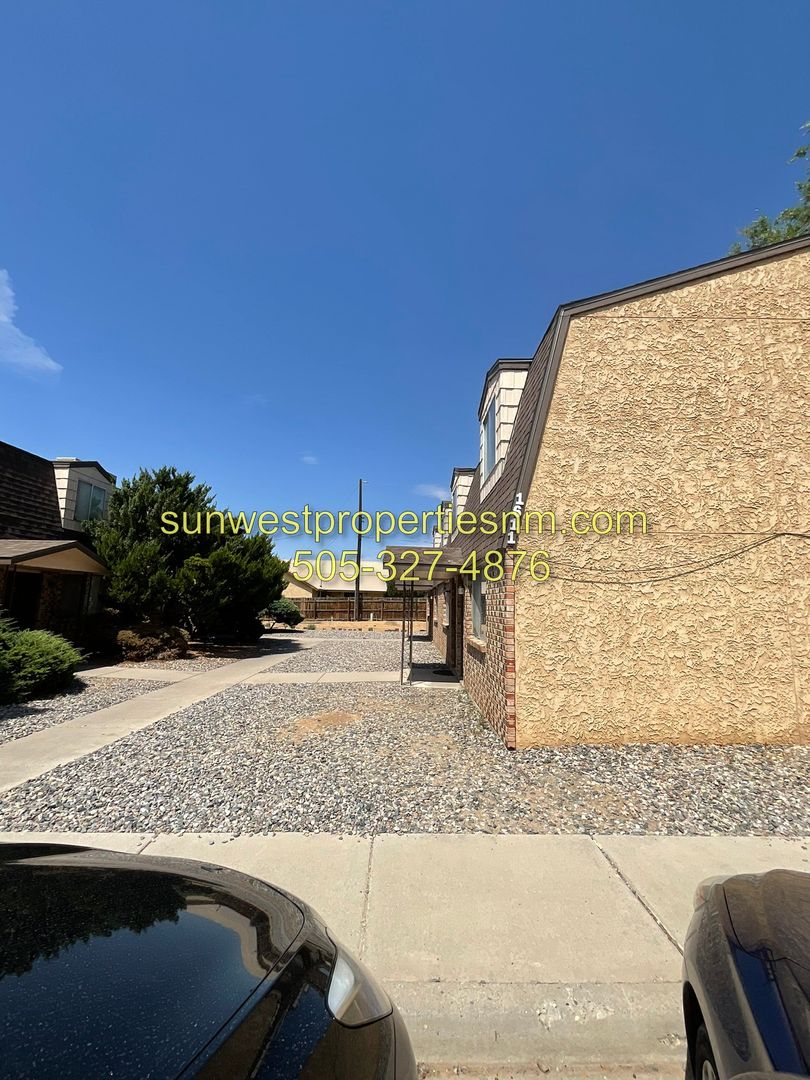 Farmington Apartment: 1611 Farmington Ave.