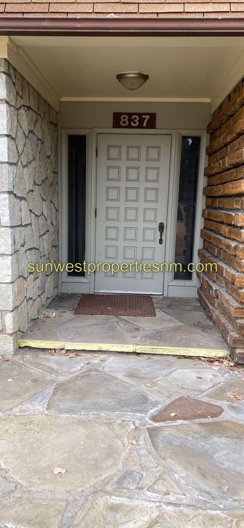 Flora Vista Apartment: 835 HWY 516