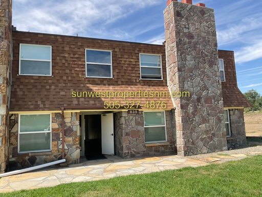 2 Bedroom, 1 Bath Apartment Home on Lower Level with Fireplace – photo 1