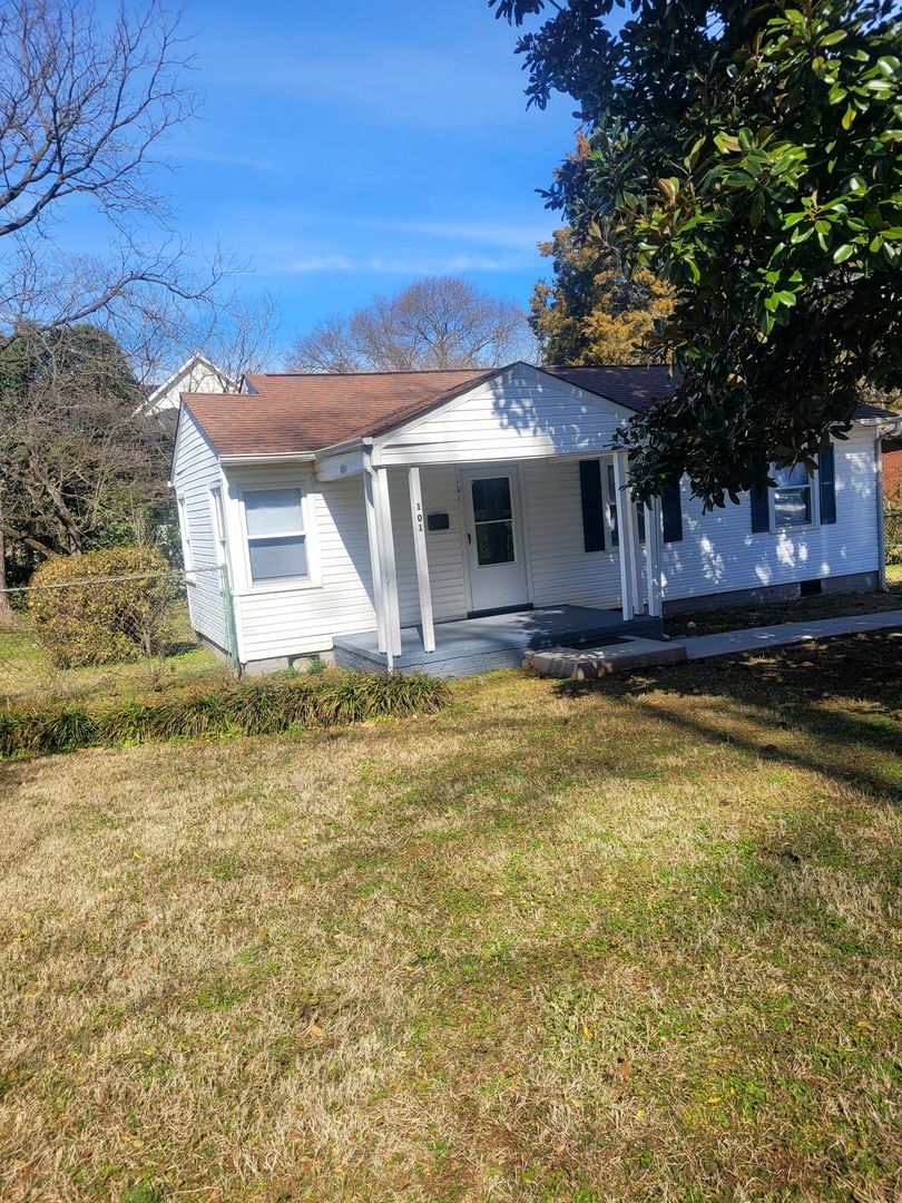 Charlotte House: 101 N Gregg St