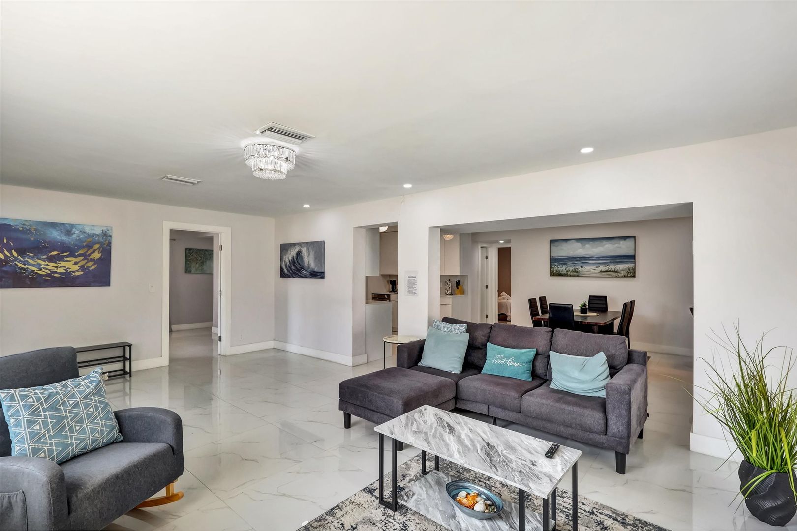 Boca Raton House: 255 Glouchester St