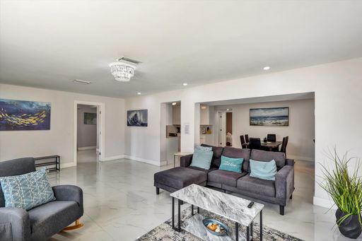 Photo of 255 Glouchester St,<br> Boca Raton, FL 33487