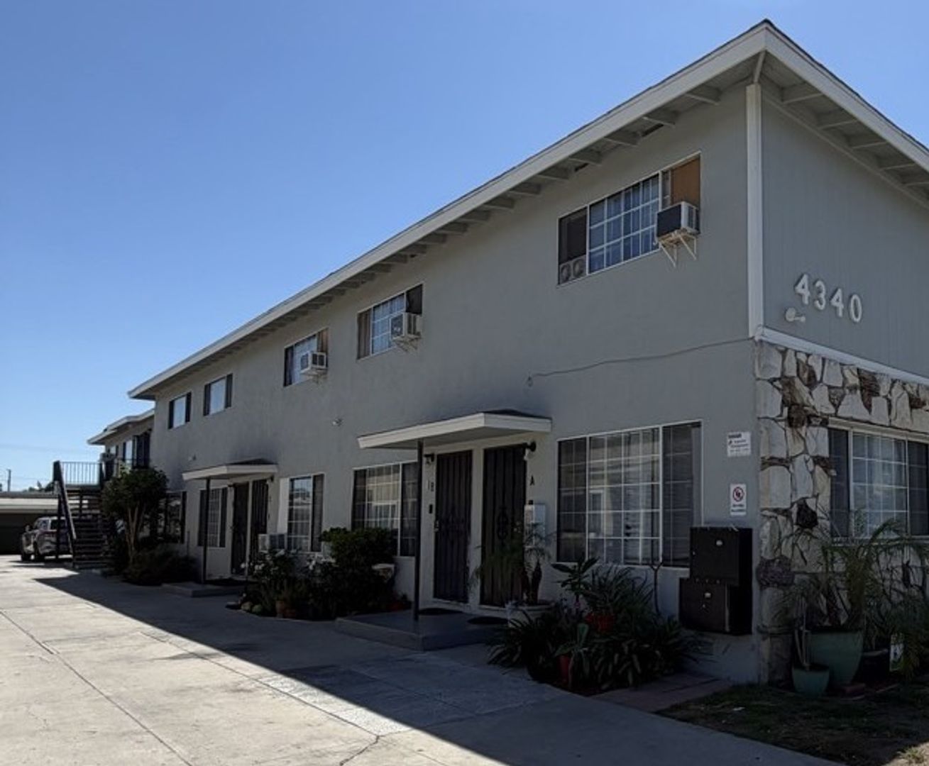 Bell Apartment: 4340 Walnut Street