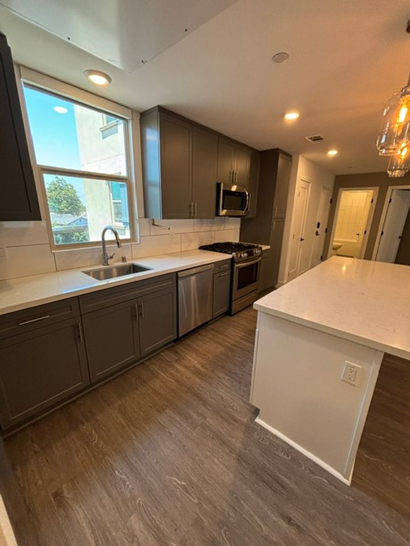 Whittier Apartment: 8115 Via Alta