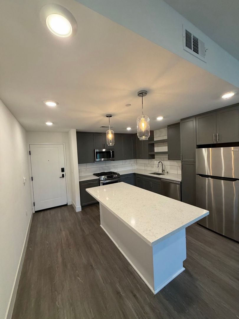 Whittier Apartment: 8115 Via Alta