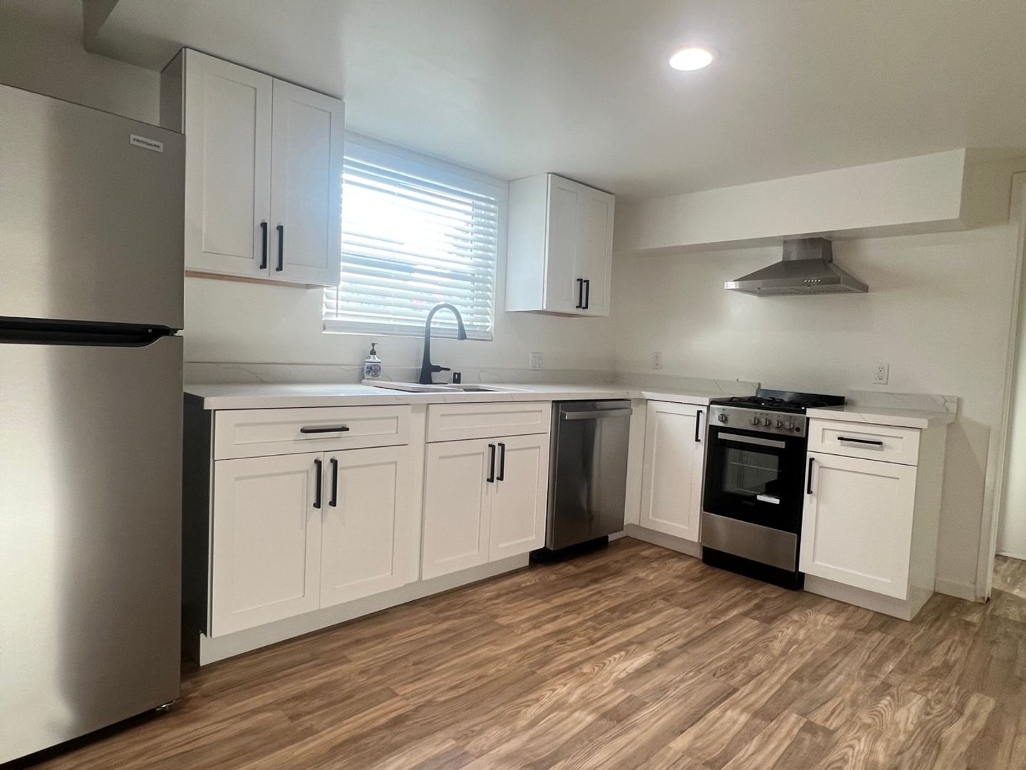 Los Angeles Apartment: 4035 Garden Ave