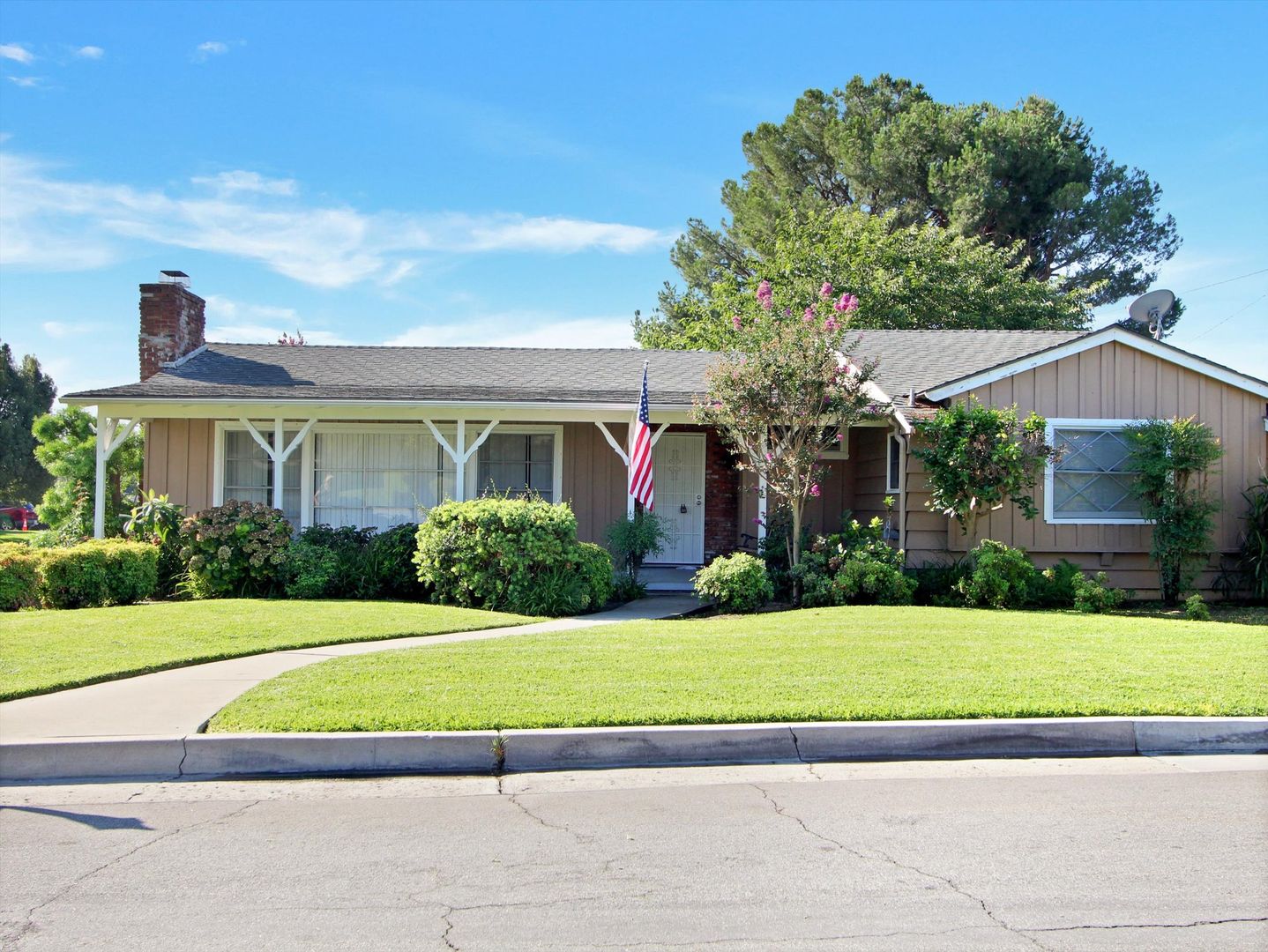 La Habra House: 901 Kirby Dr