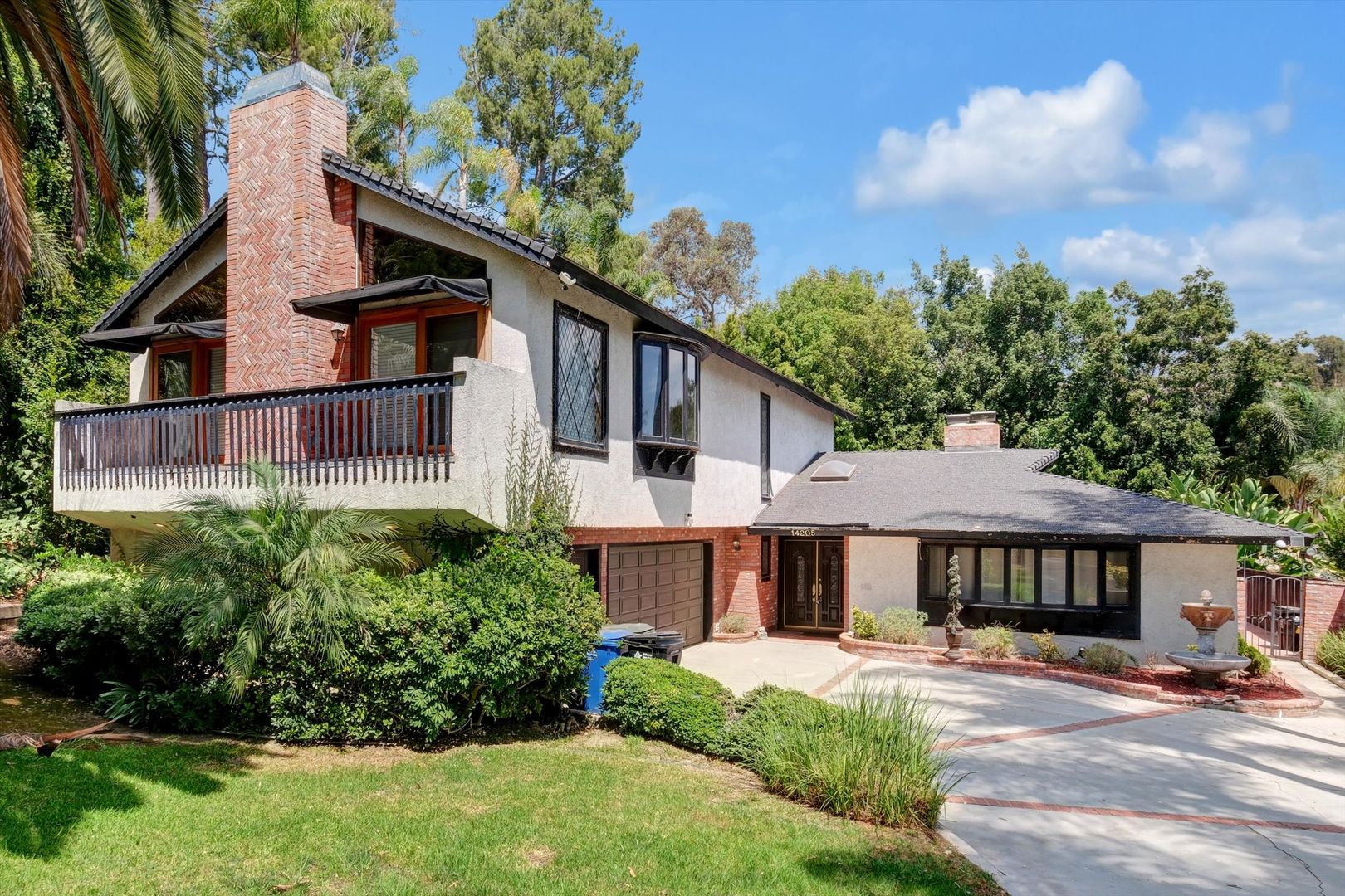 Whittier House: 14205 Bronte Dr