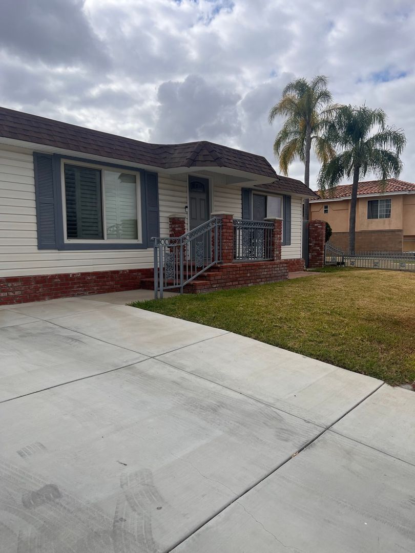 Whittier House: 12202 Colima Rd