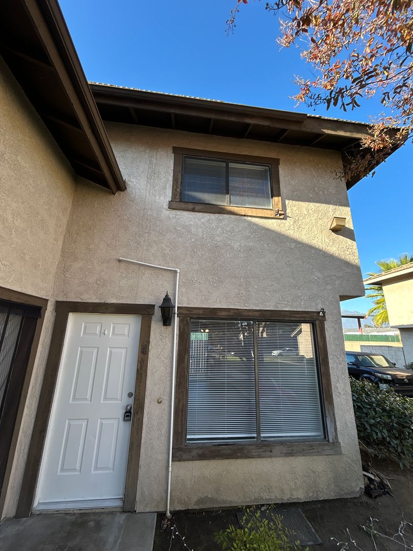 Ontario Apartment: 3231 Triumph Ln