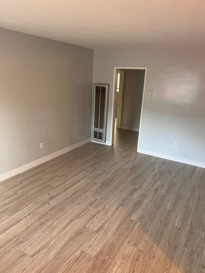 Whittier Apartment: 6302 Comstock Ave