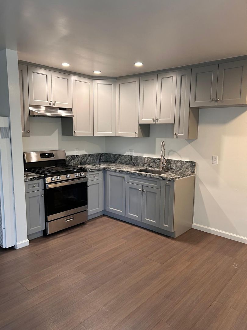 Cudahy Apartment: 4124 Walnut St.