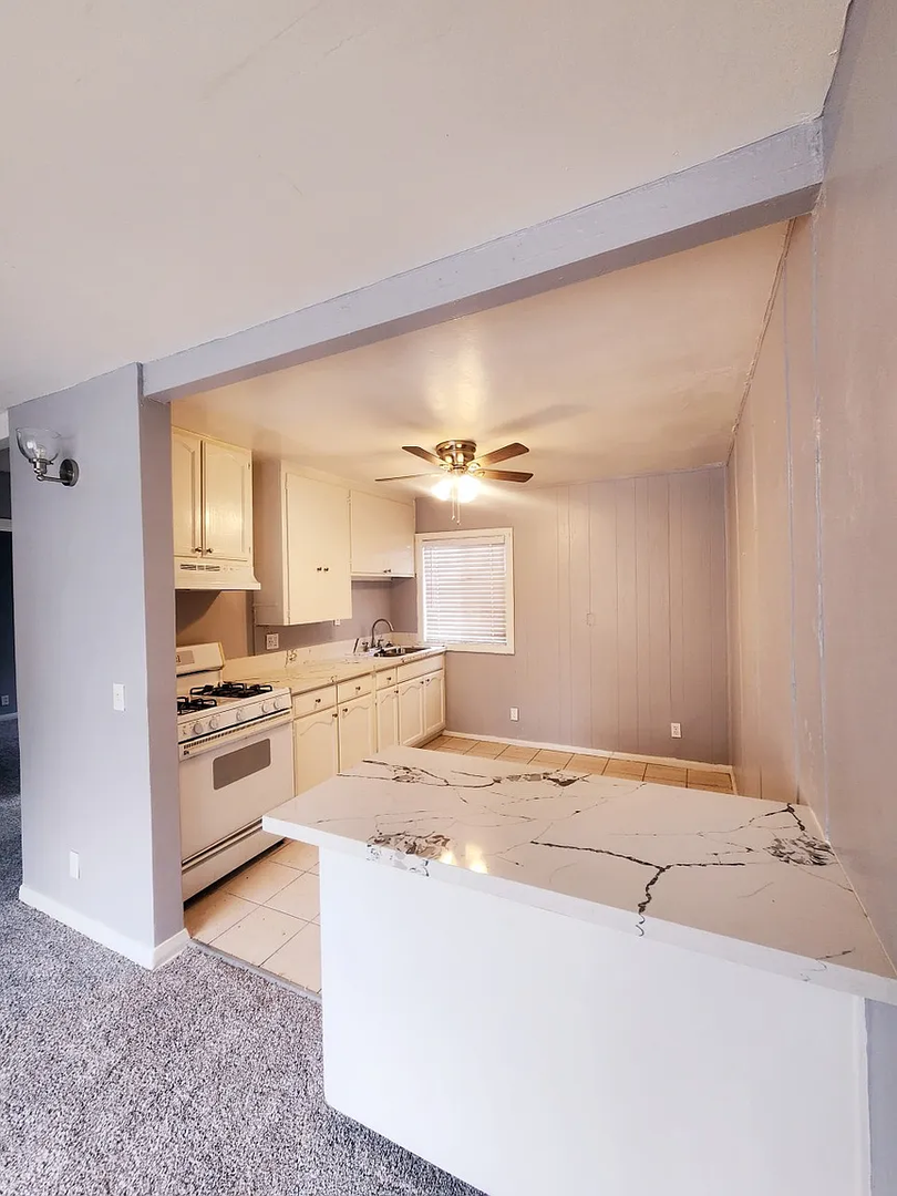 Downey Apartment: 11222 Pangborn Ave