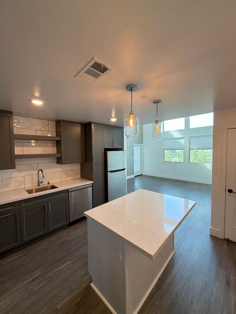 Whittier Apartment: 8115 Via Alta