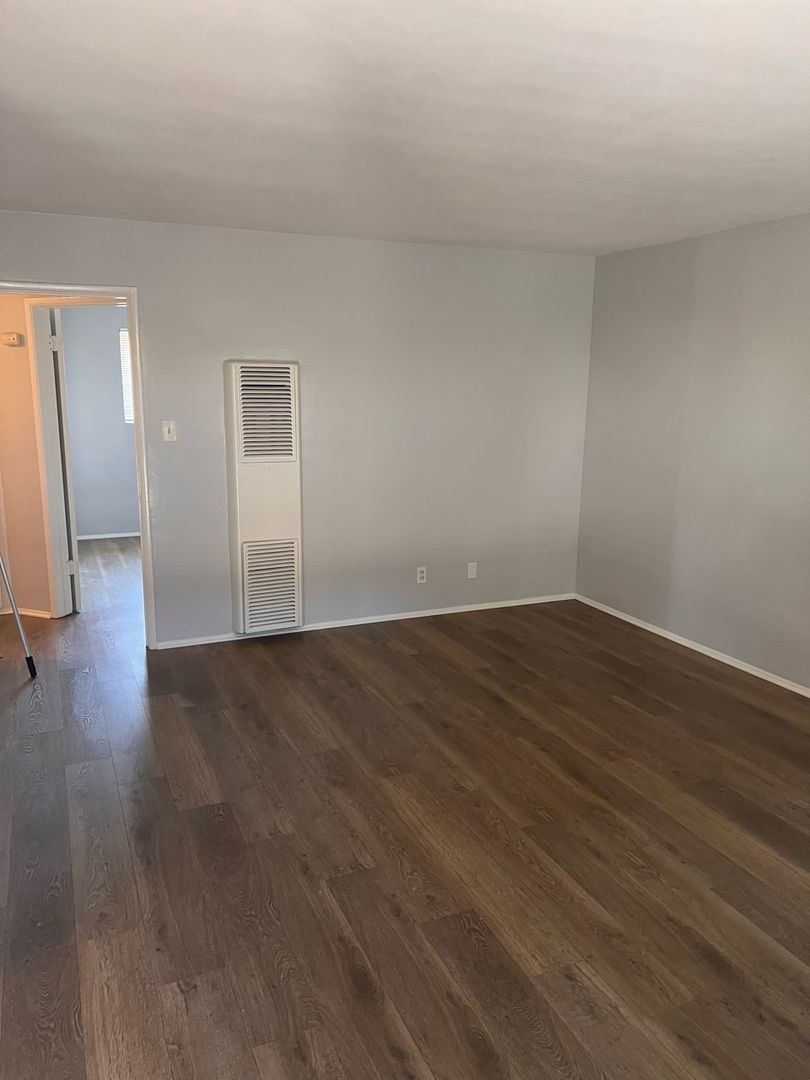 Whittier Apartment: 7647 Milton Ave