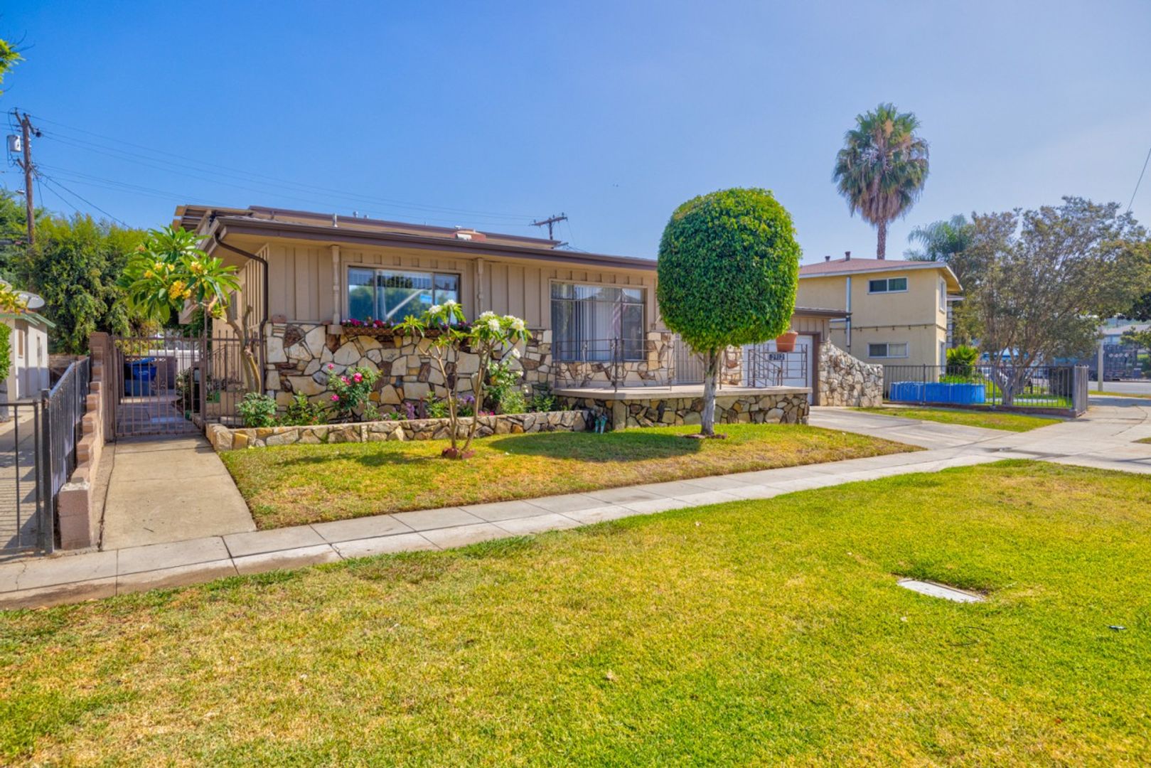 Montebello Apartment: 2912 W Via Acosta