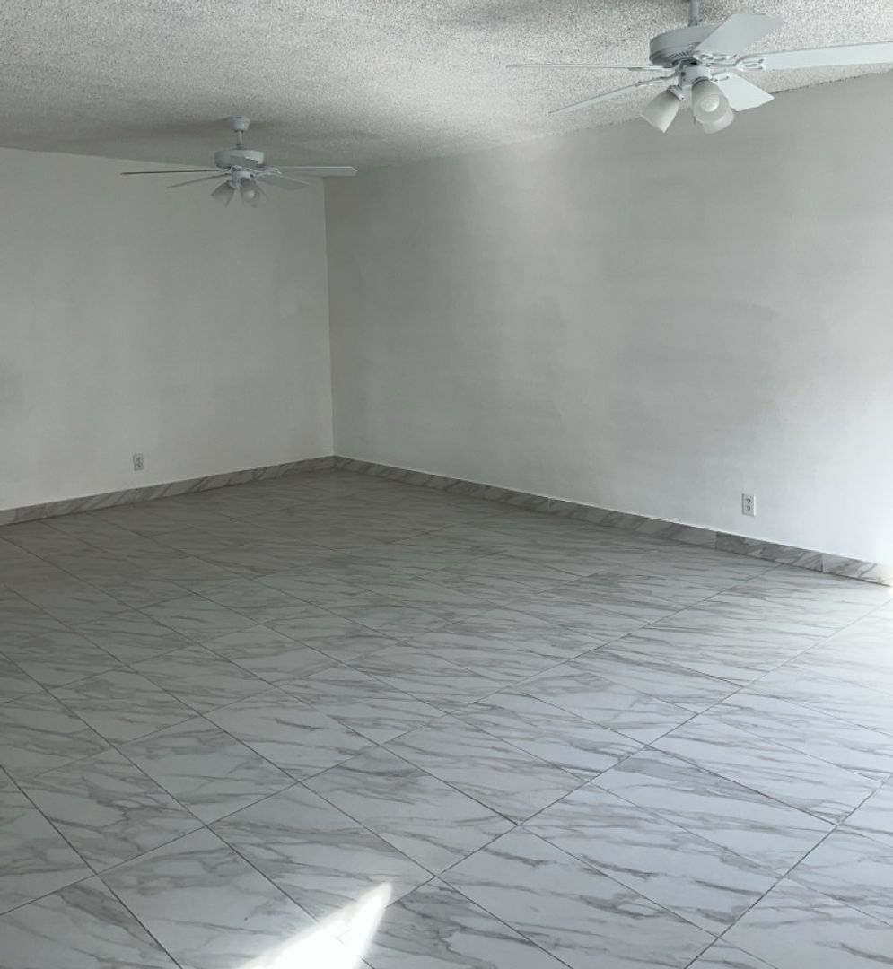 Paramount Apartment: 7319 Exeter St