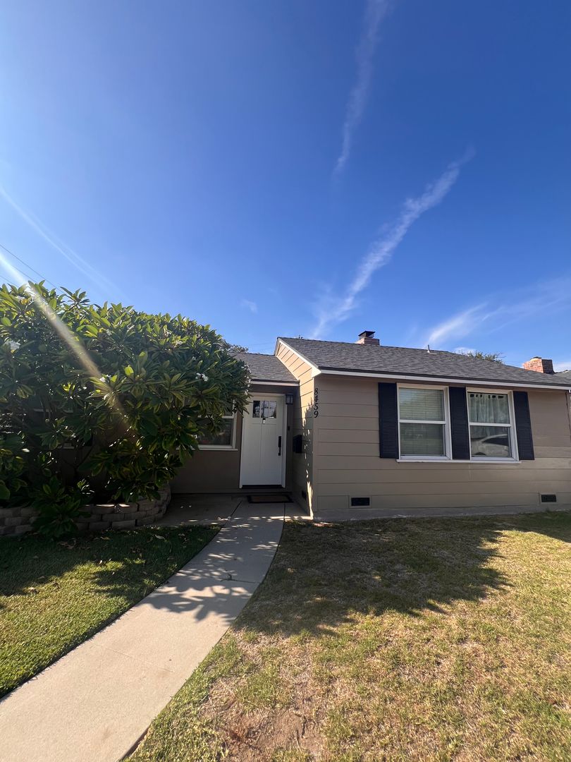 Whittier House: 8459 Strub Ave