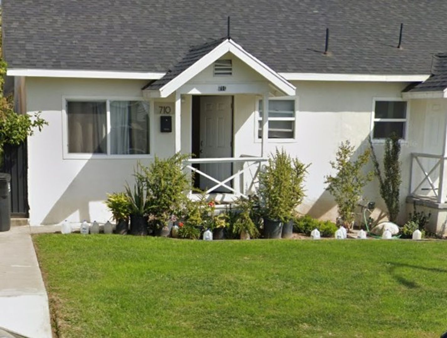 Los Angeles Apartment: 710 Bradshawe Ave