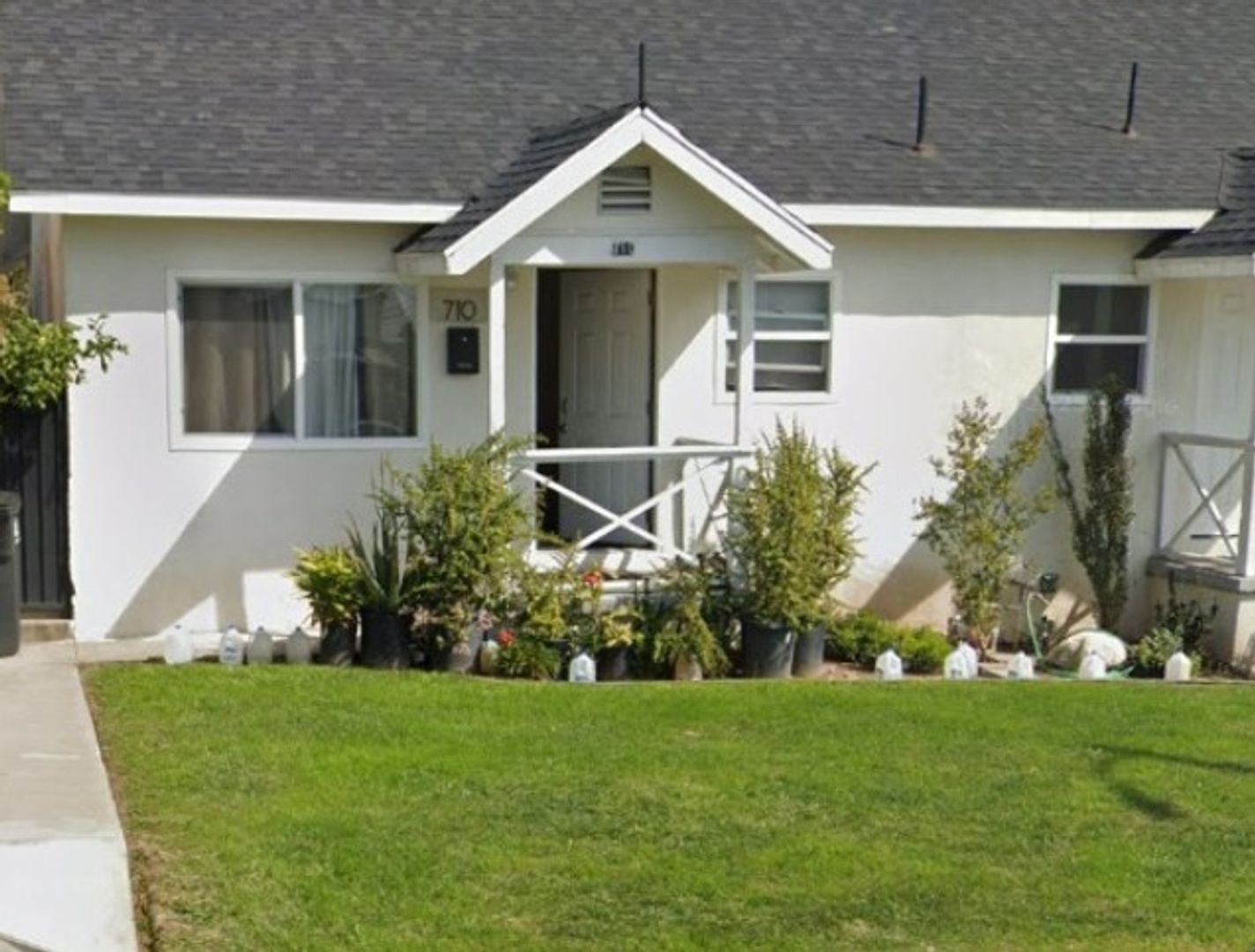 Los Angeles Apartment: 710 Bradshawe Ave