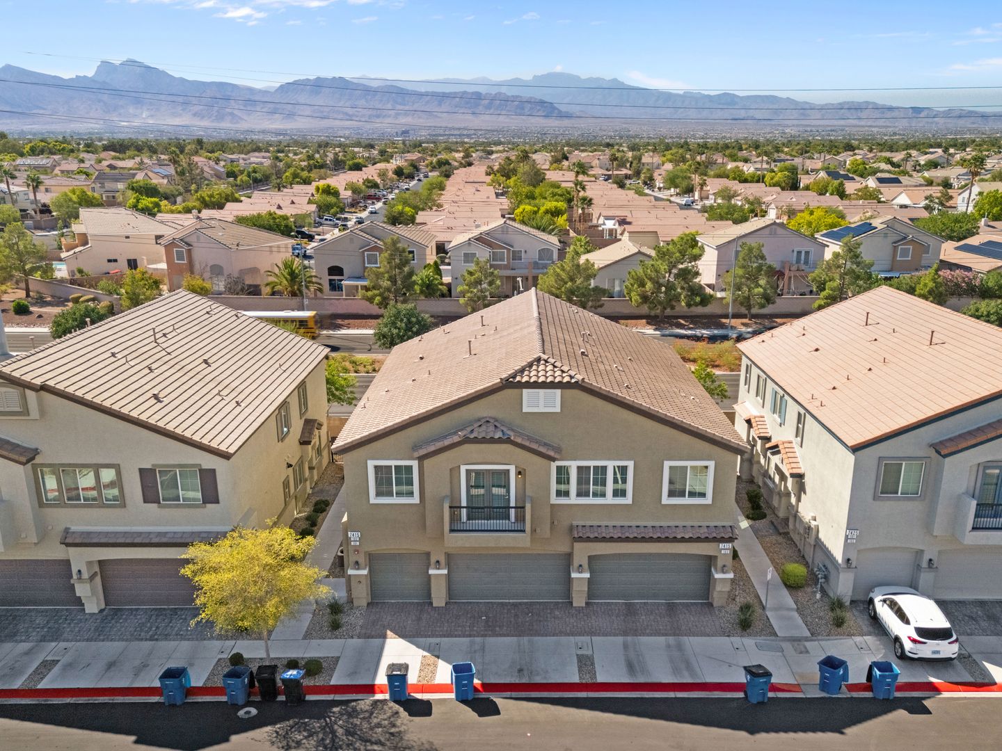 North Las Vegas Townhome: 7415 Snowy Owl Street #101