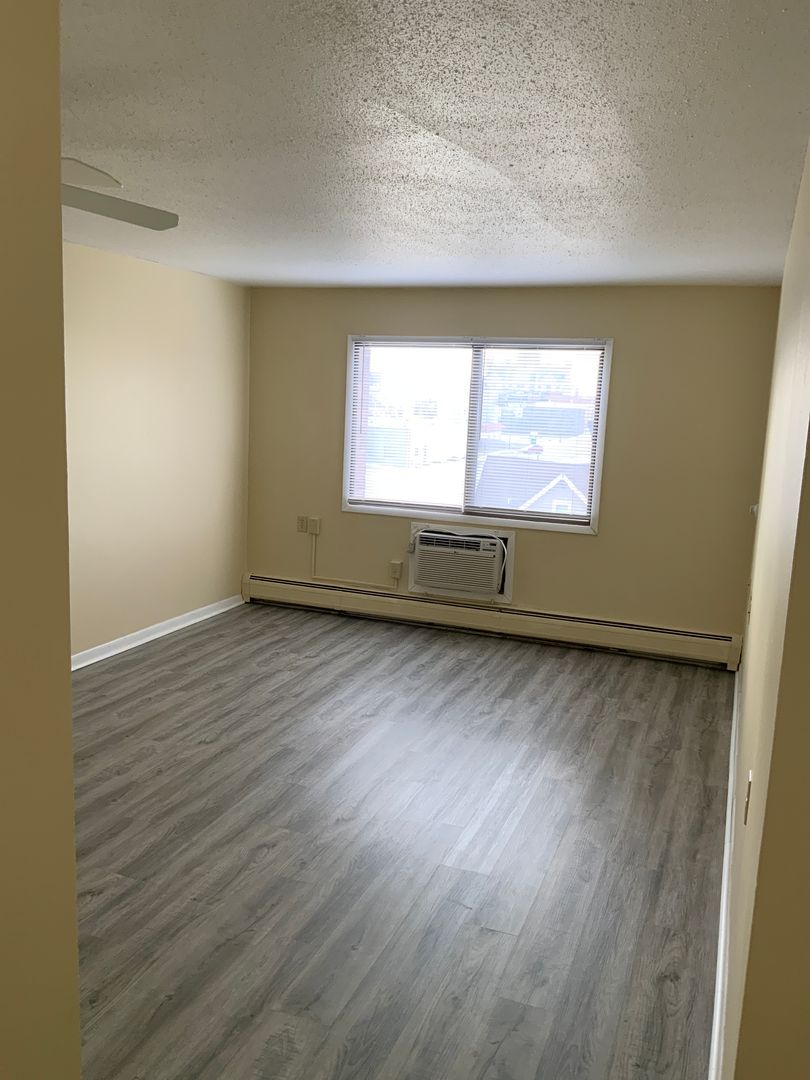 Marshalltown Apartment: 1 West Grant Street