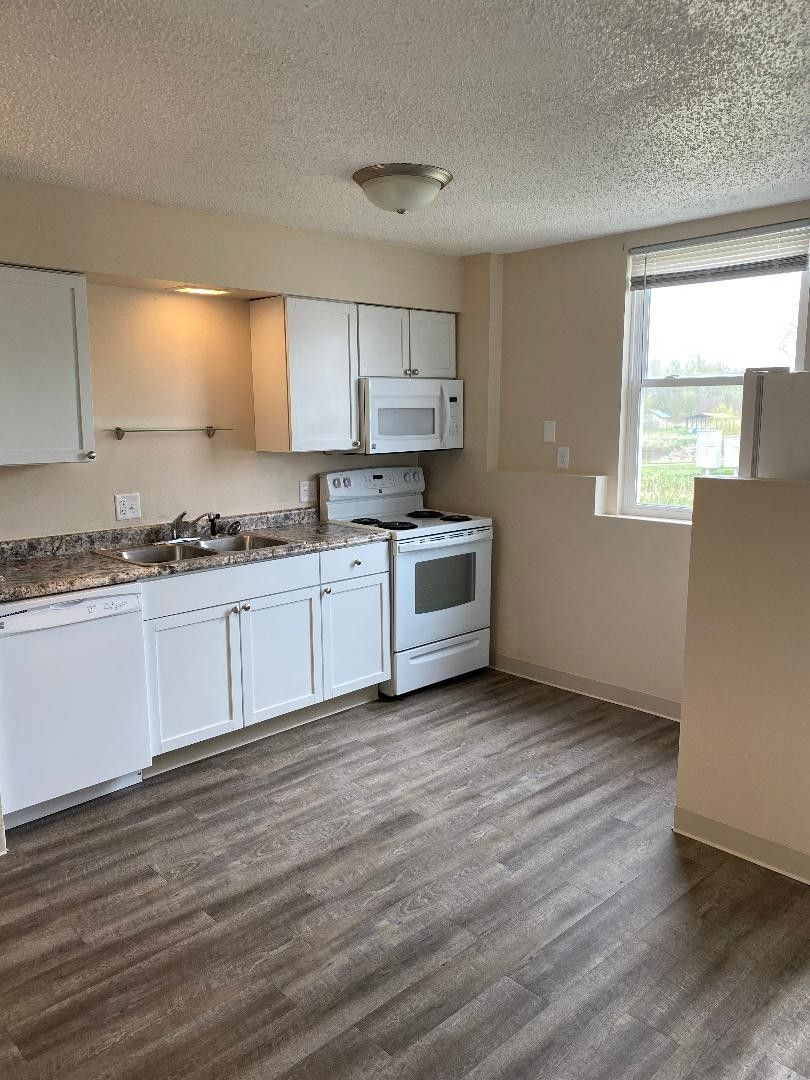 Marshalltown Apartment: 410 Melody Lane