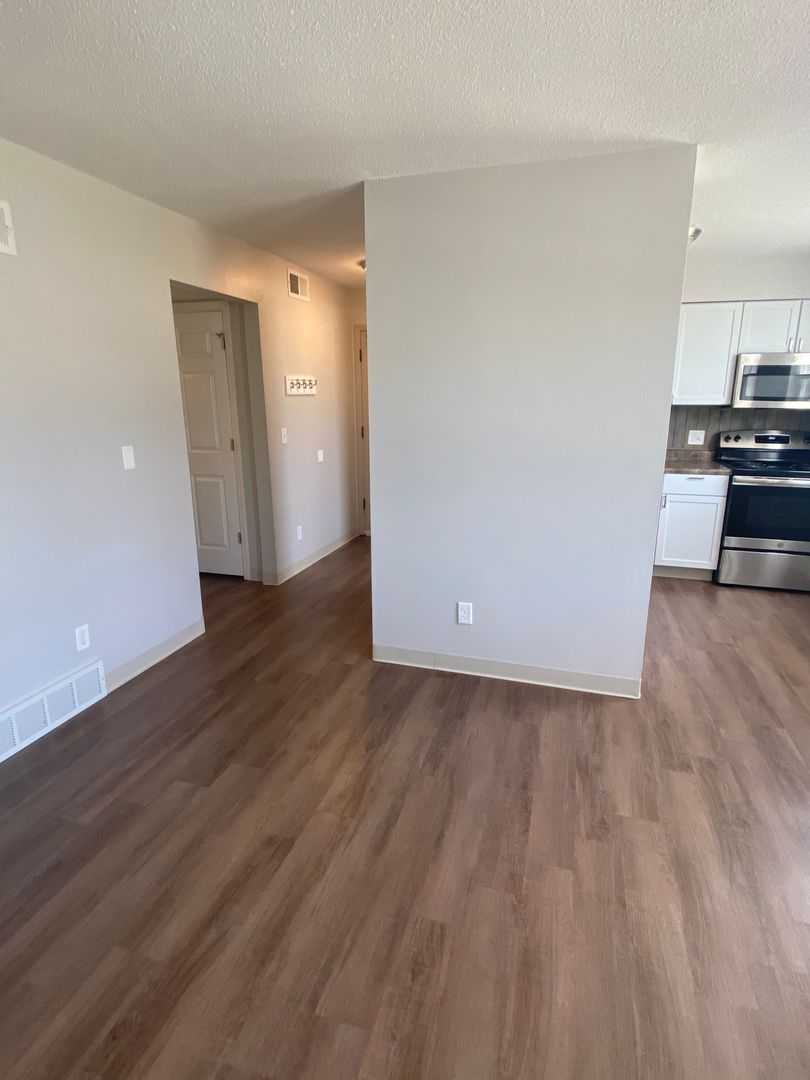 Marshalltown Apartment: 404 Melody Lane