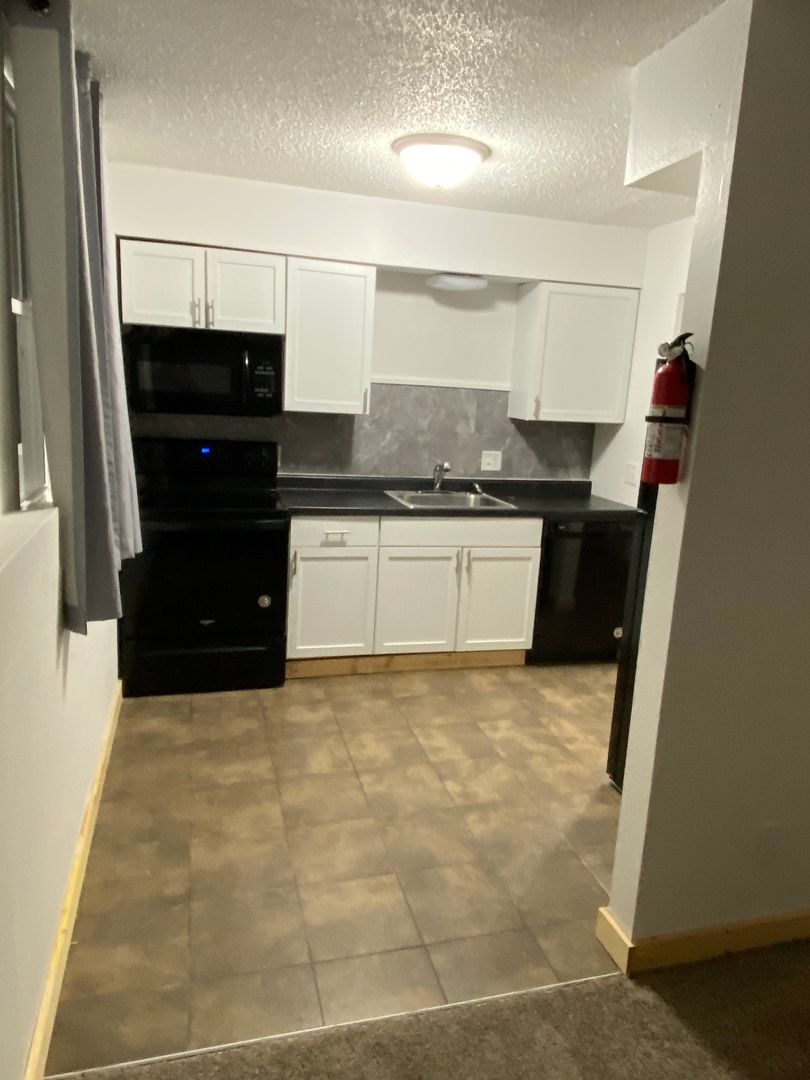 Marshalltown Apartment: 403 Melody Lane