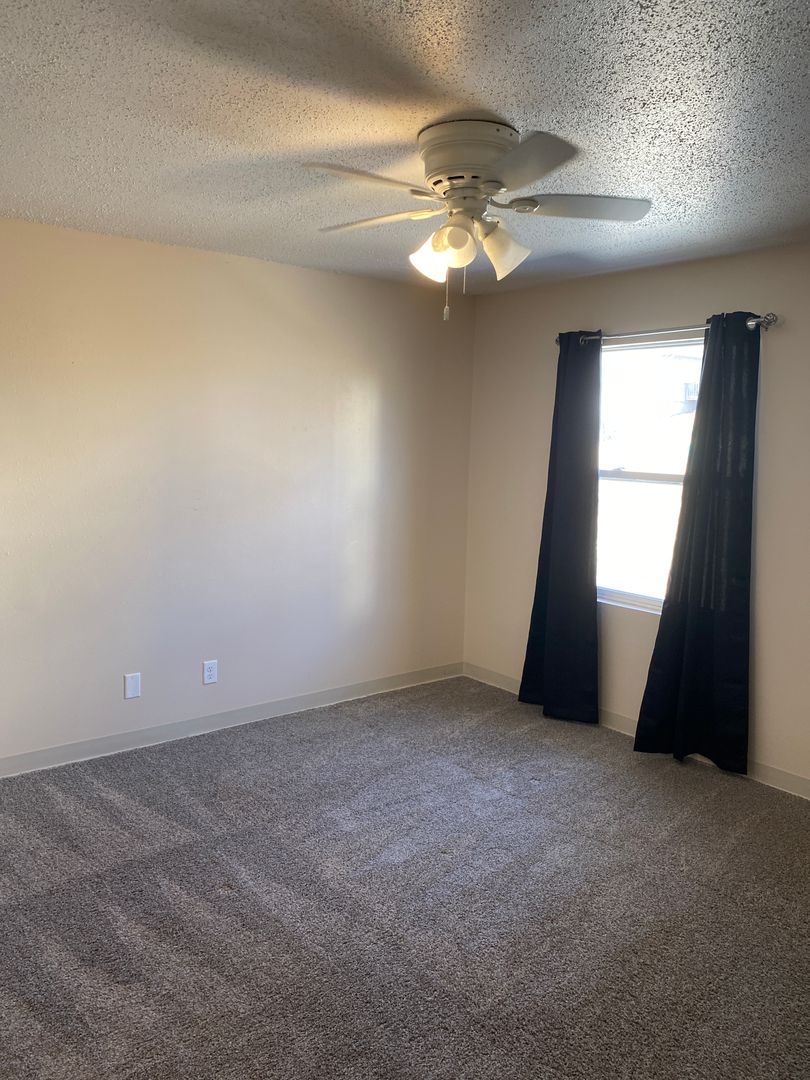 Marshalltown Apartment: 306 Melody Lane
