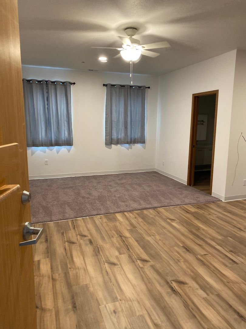 Toledo Apartment: 401 1st Ave