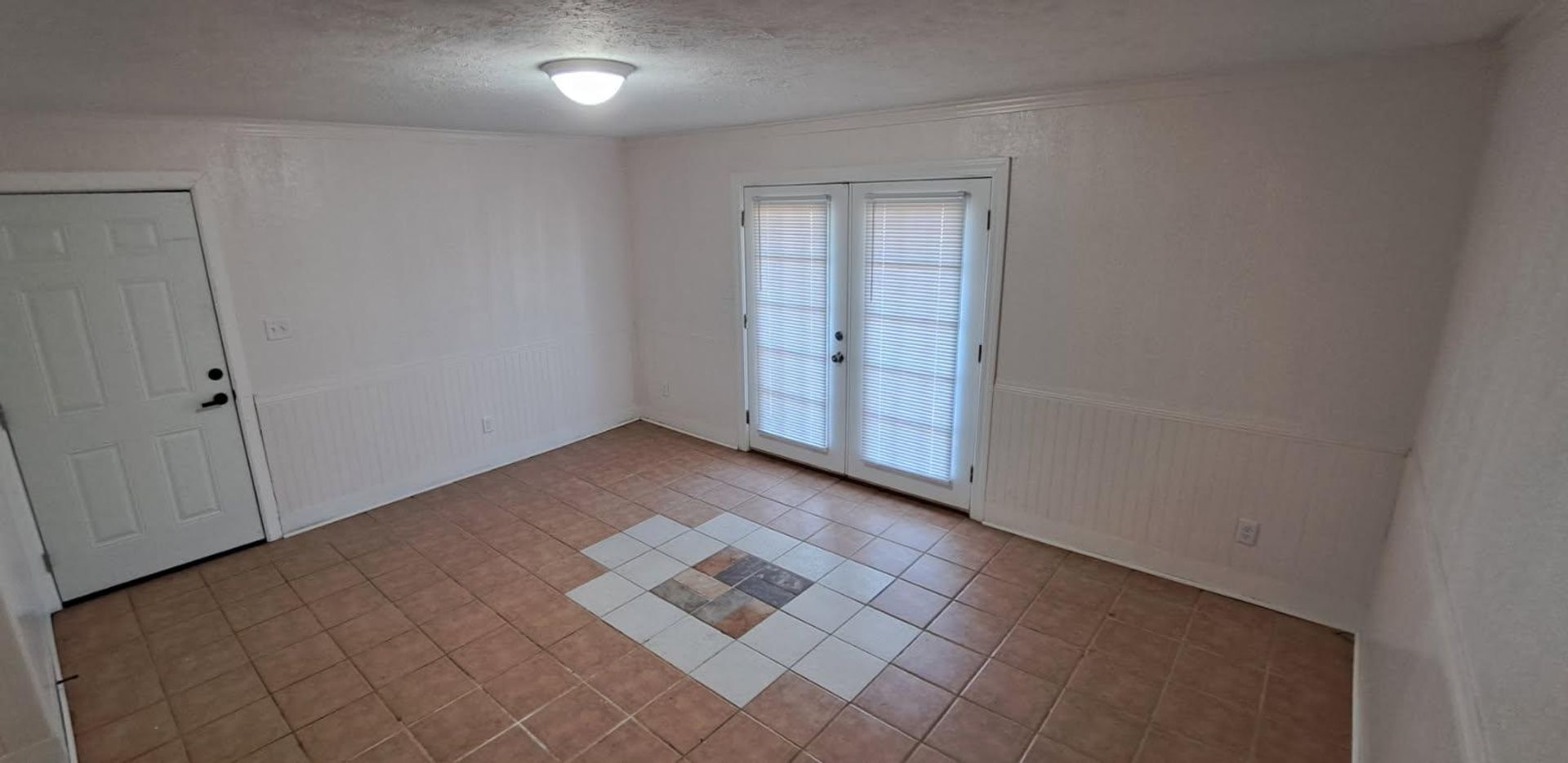 Searcy Apartment: 2103 W Beebe Capps Expy