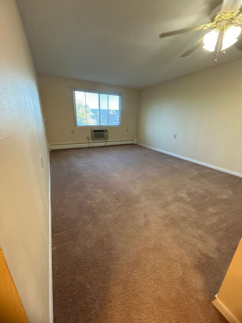 Marshalltown Apartment: 1 West Grant Street