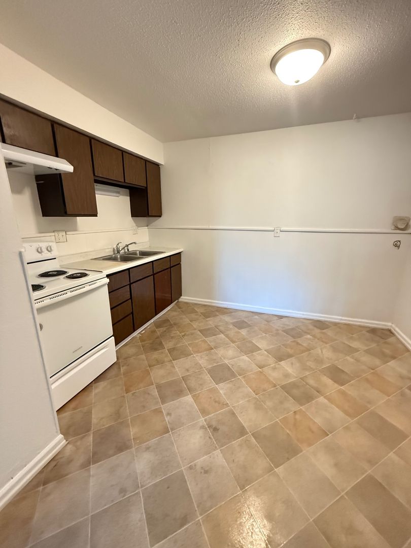 Marshalltown Apartment: 605 South 7Th Ave