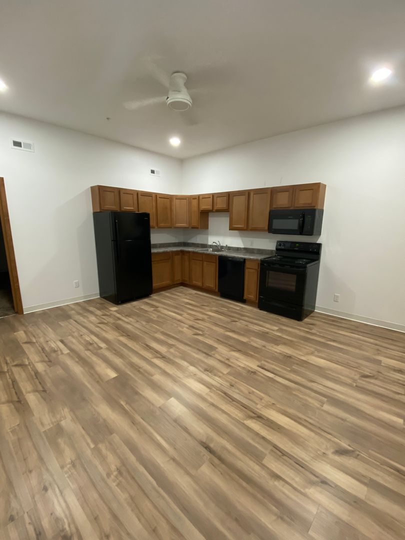 Toledo Apartment: 401 1st Ave