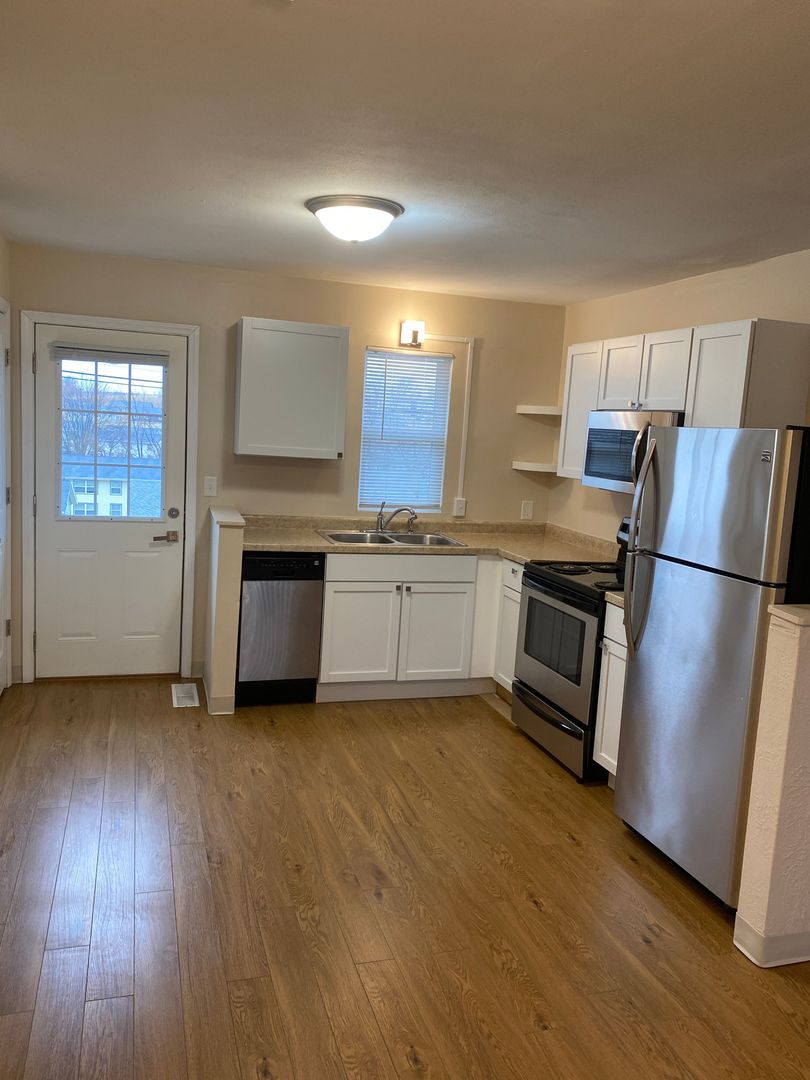 Marshalltown Apartment: 405 East Southridge Rd