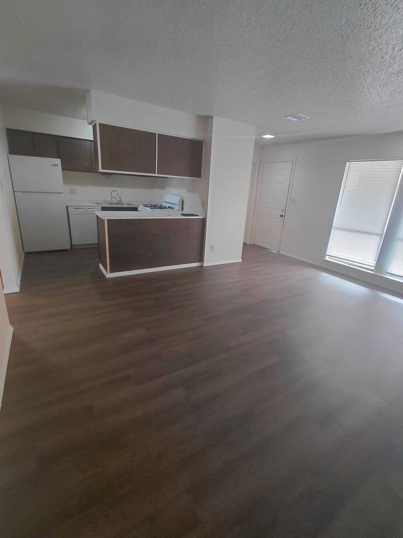Prairie Sun Apts. 9 of 12
