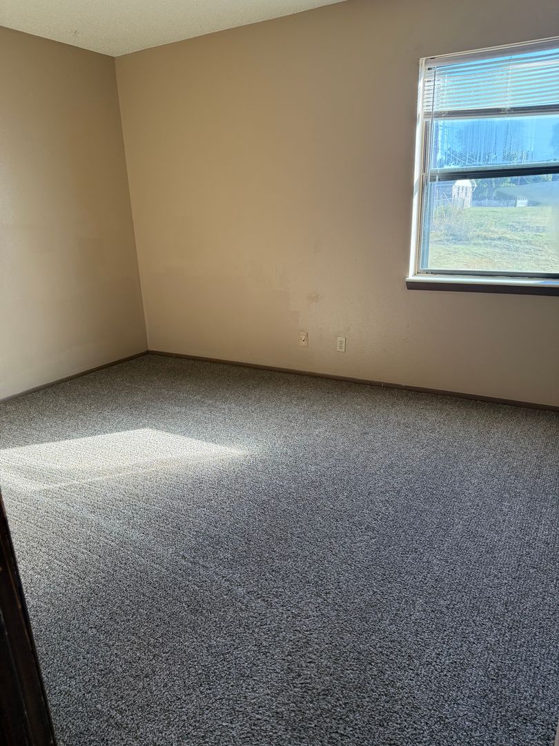 Ponca City Apartment: 1501 East Bradley Avenue