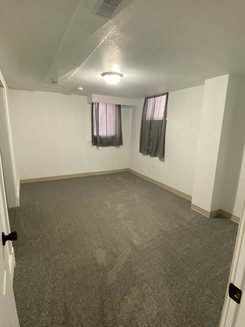 Marshalltown Apartment: 201 N 2nd AVE