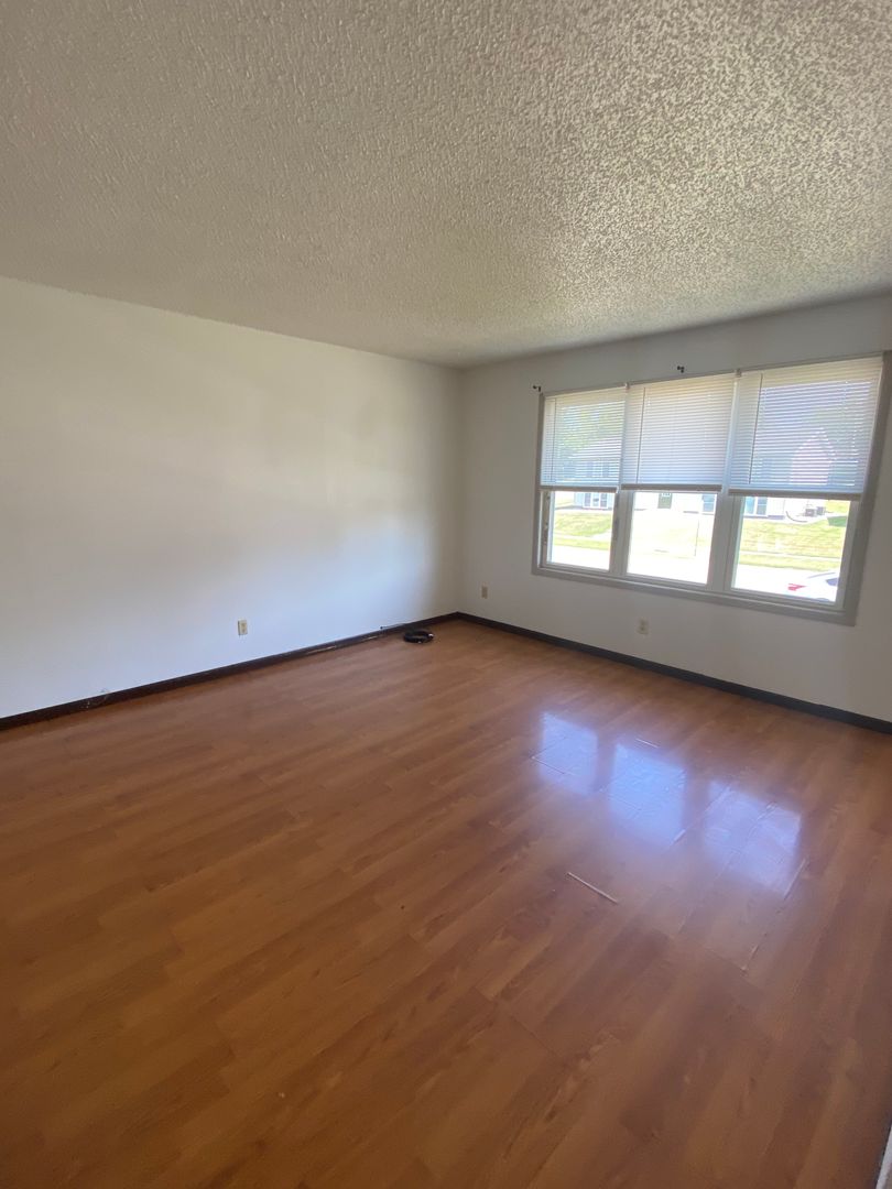 Marshalltown Apartment: 303 Melody Lane