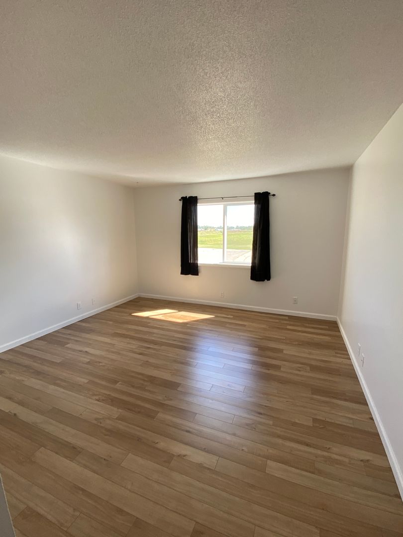 Marshalltown Apartment: 511 South 7th Ave