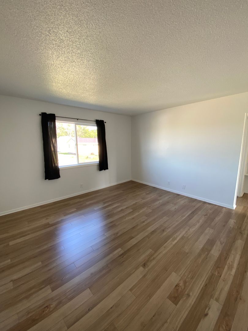 Marshalltown Apartment: 511 South 7th Ave