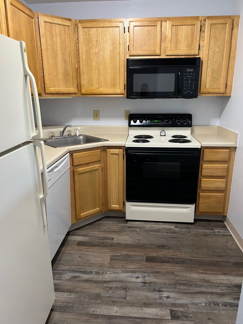 Marshalltown Apartment: 1 West Grant Street
