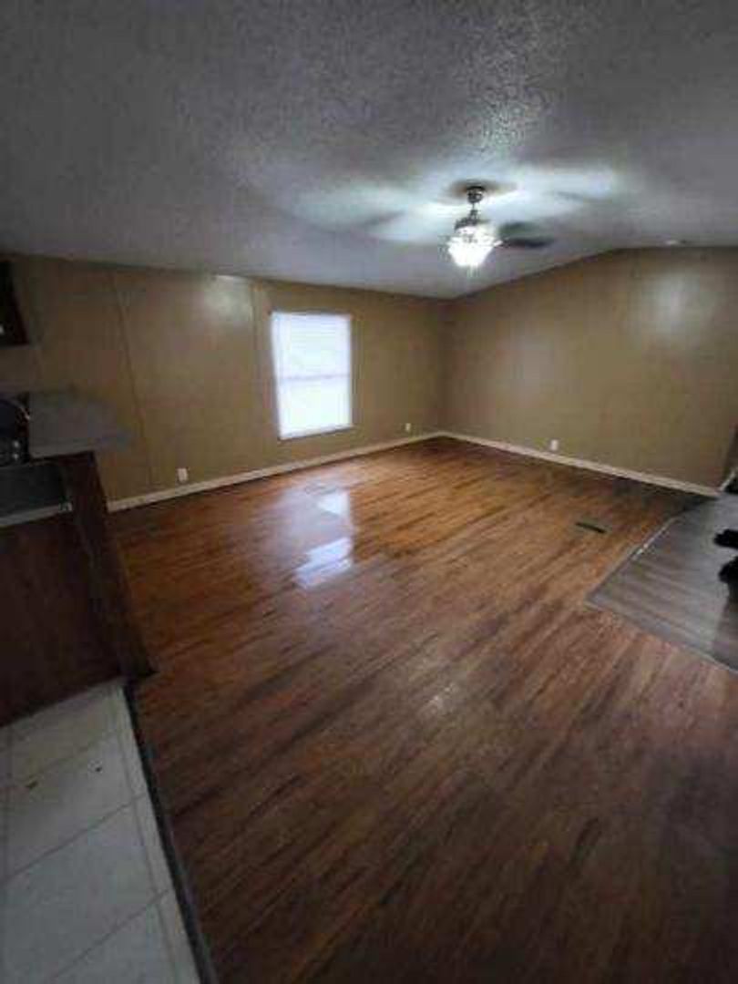 Searcy Apartment: North Main Street