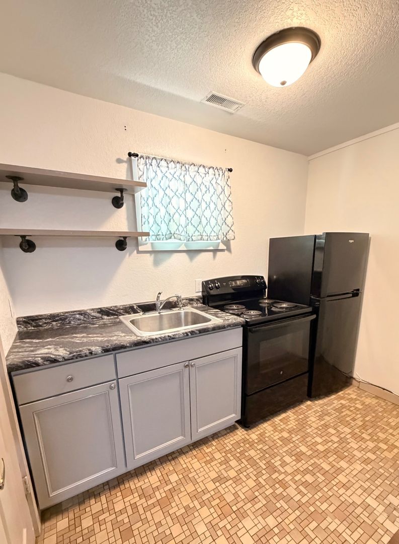 Broadway Apartments 3 of 4