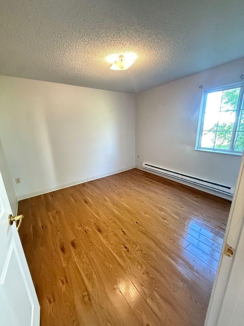 Marshalltown Apartment: 208-220 Glenda Drive
