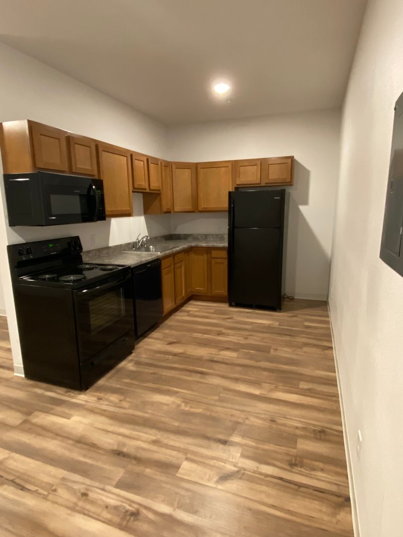 Toledo Apartment: 401 1st Ave